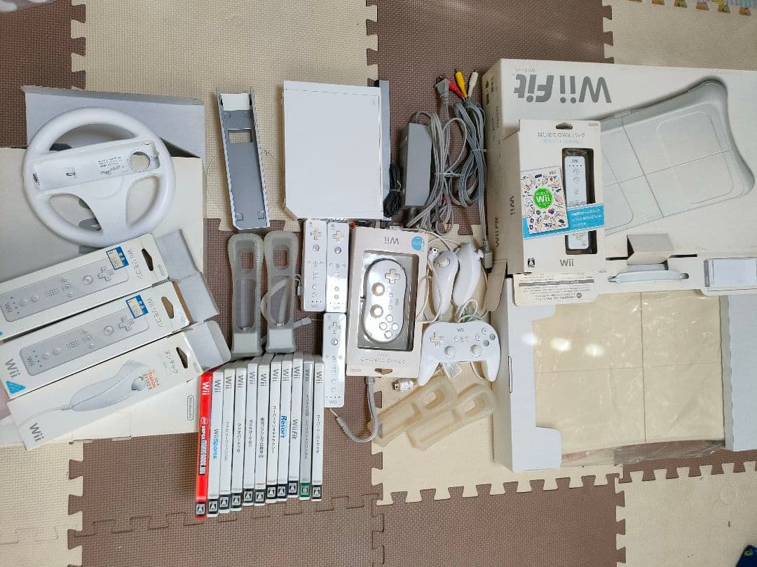 Wii 本体、Wii fit、コントローラ、ソフト12本まとめ売り