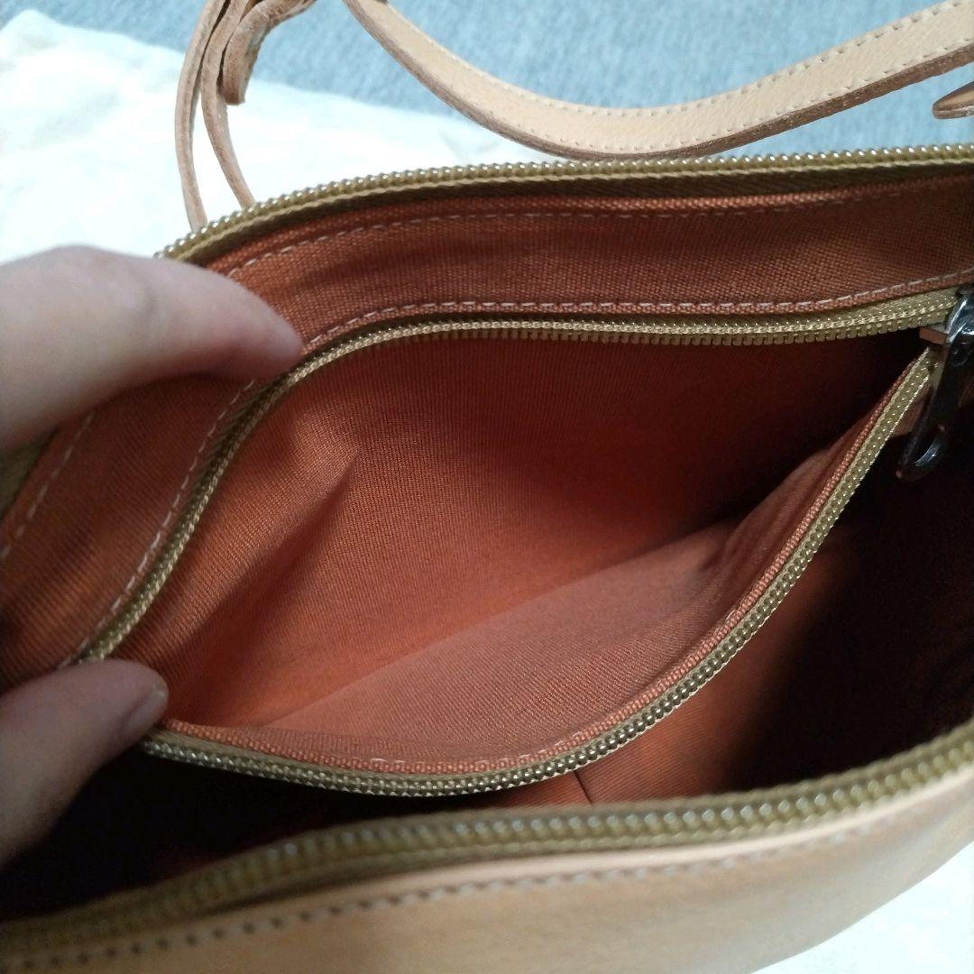 新品 イルビゾンテ 本革 レザー ショルダーバッグ カバン 三日月 ナチュラル