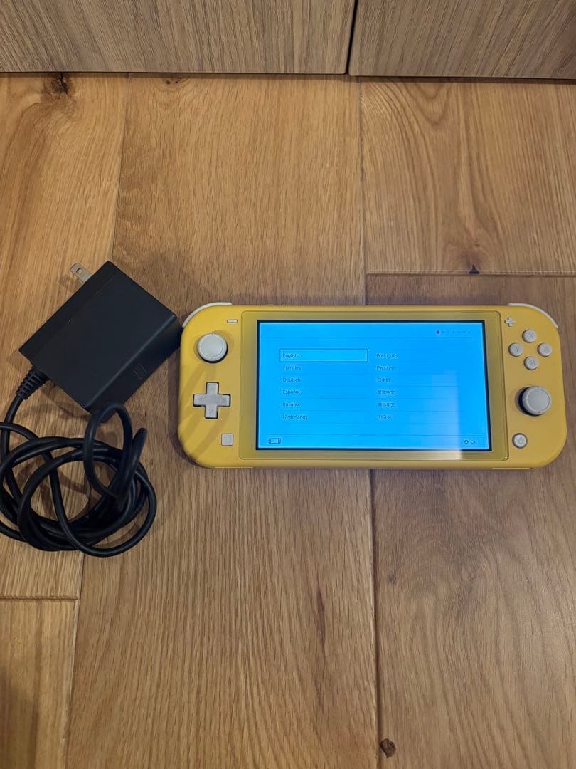 ニンテンドー　Switchライト　イエロー　追加フィルム付き