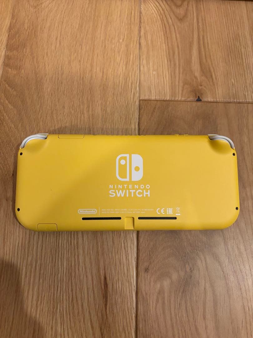 ニンテンドー　Switchライト　イエロー　追加フィルム付き