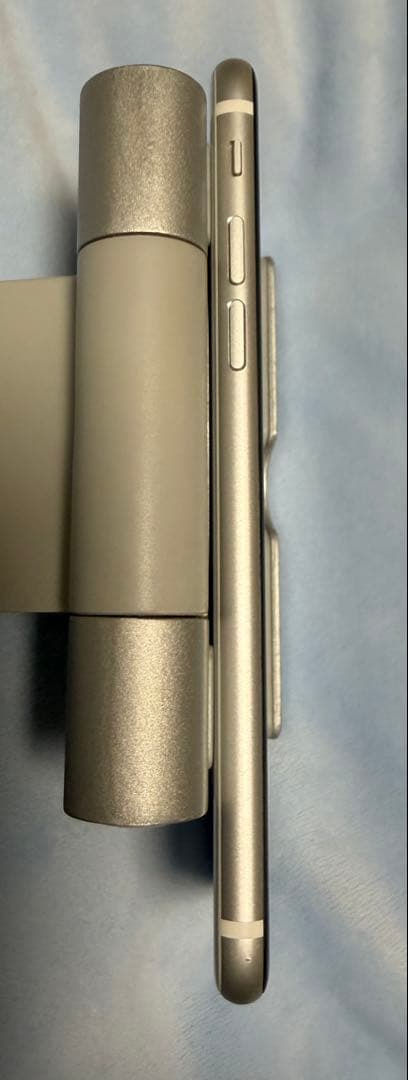 Apple iPhone SE2 64GB SIMフリー　ホワイト