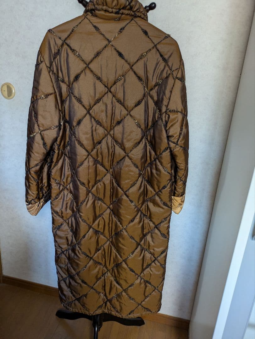 伊太利屋　大き目　キルティングロングコート