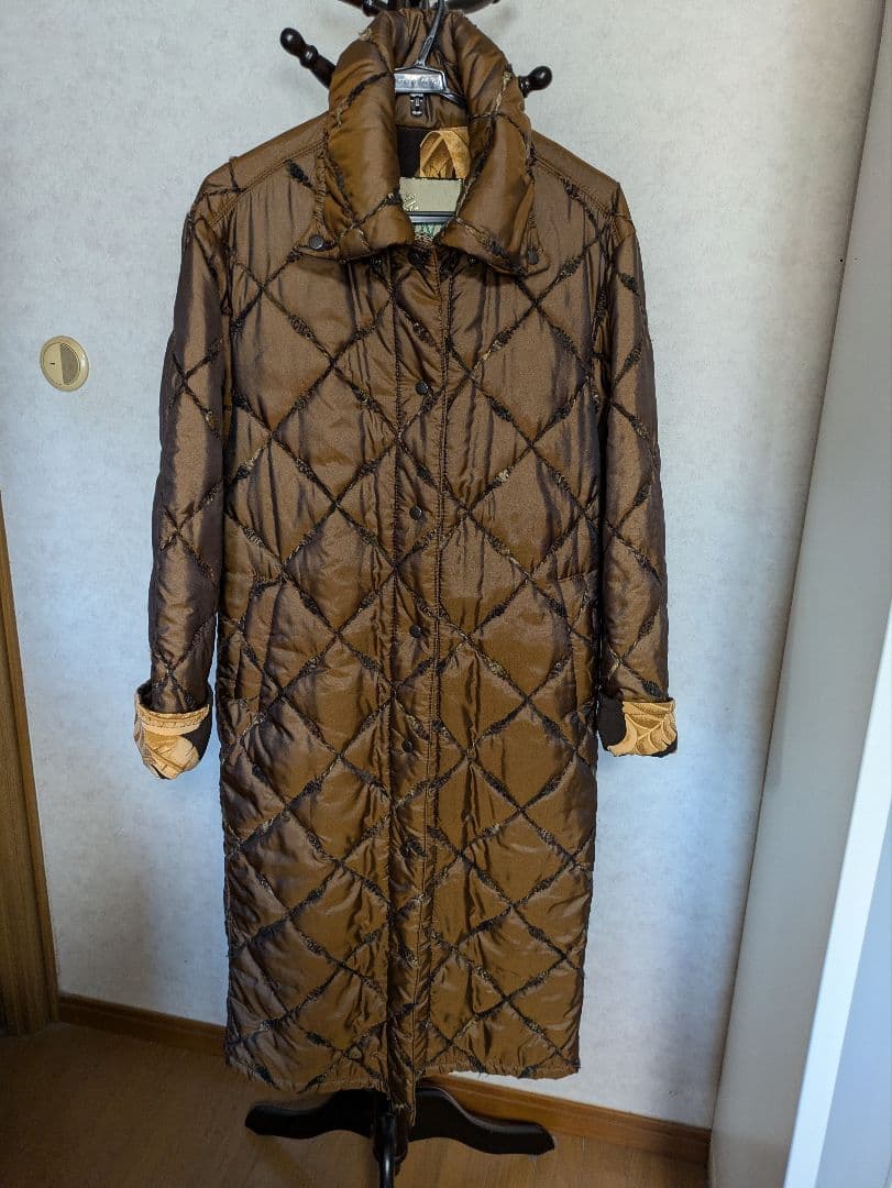 伊太利屋　大き目　キルティングロングコート