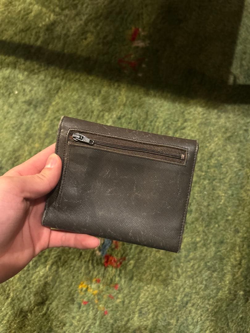 PRADA ダークブラウン 三つ折り財布　証明カード付き