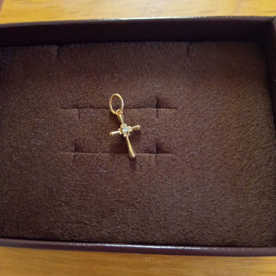 agete　10kゴールド ダイヤクロスチャーム