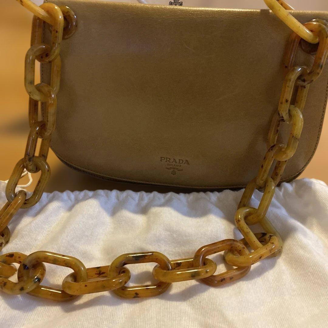 PRADA ベージュレザー ショルダーバッグ