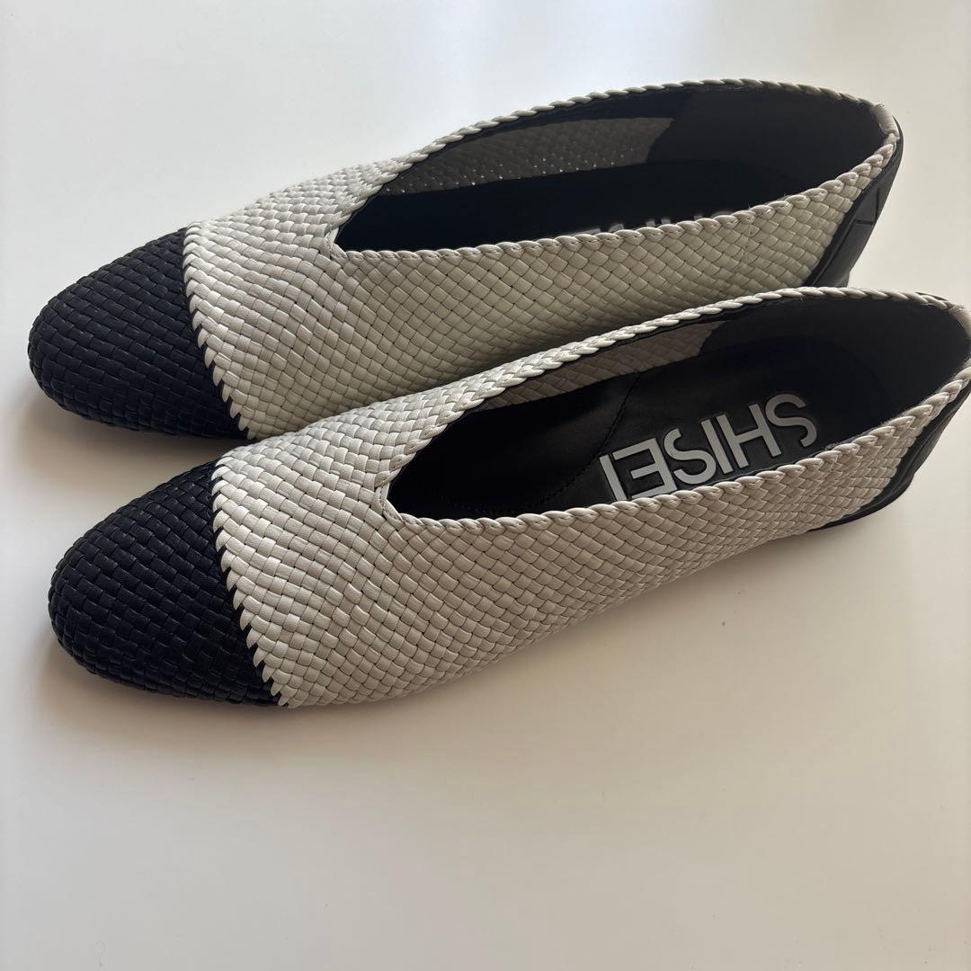 靴 SHISEI MESH ROUND V PUMPS / WHITExBLACK