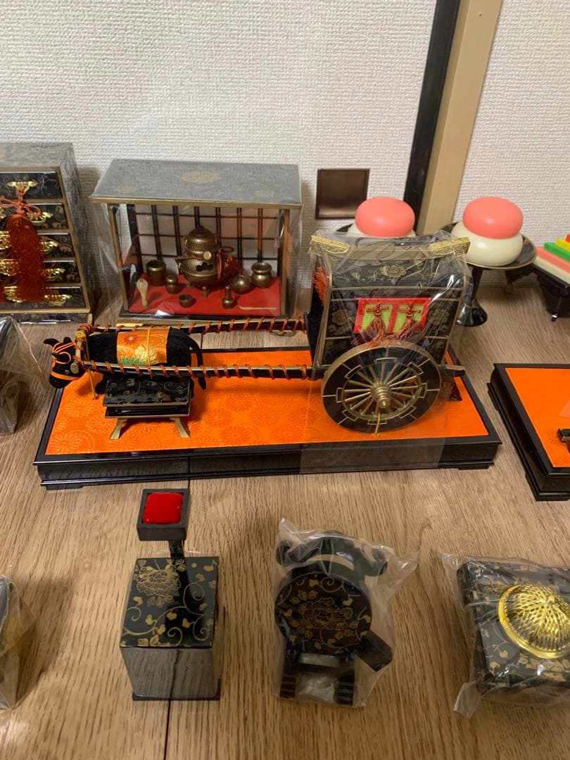 まこちゃん　４０号　お雛様道具セット　古代八重菊蒔絵　京風御所車
