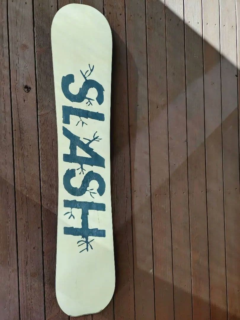 スラッシュ　キギラフ　パウダーボード　スノーボード　板