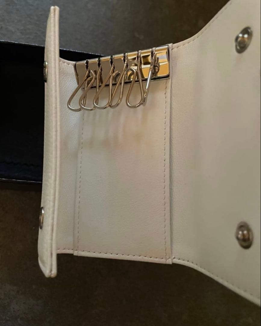 1/11日まで価格】新品シャネルキーケース　レアホワイト正規