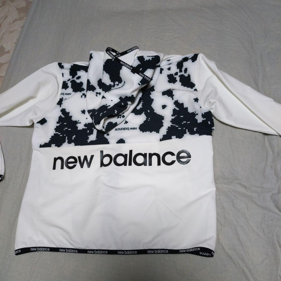 新品　ニューバランスパーカー