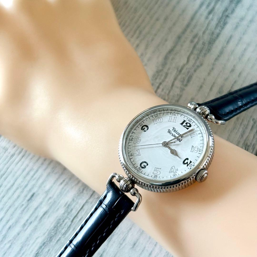 【電池交換済み】ヴィヴィアン 腕時計 アンティークウォッチ ホワイト