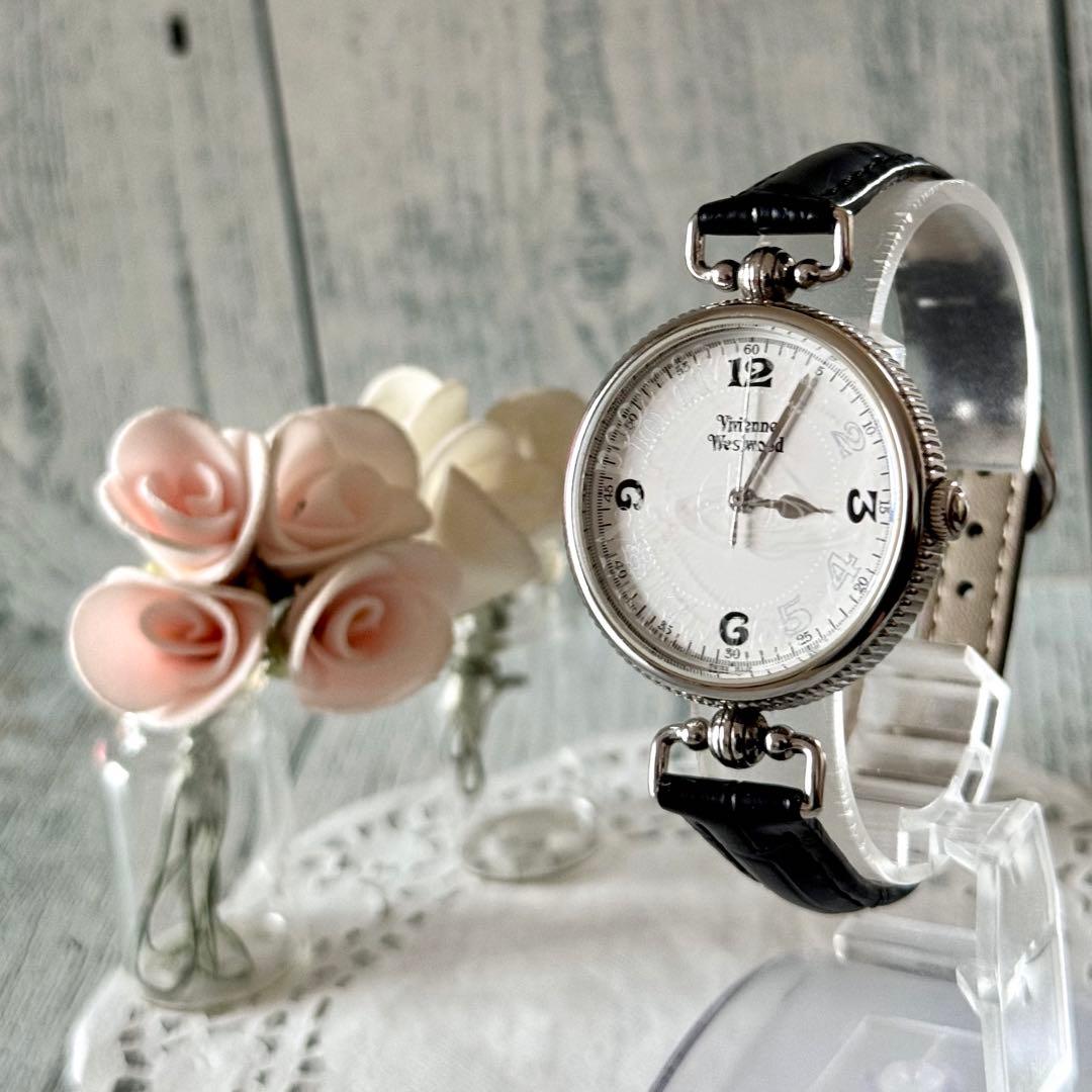 【電池交換済み】ヴィヴィアン 腕時計 アンティークウォッチ ホワイト