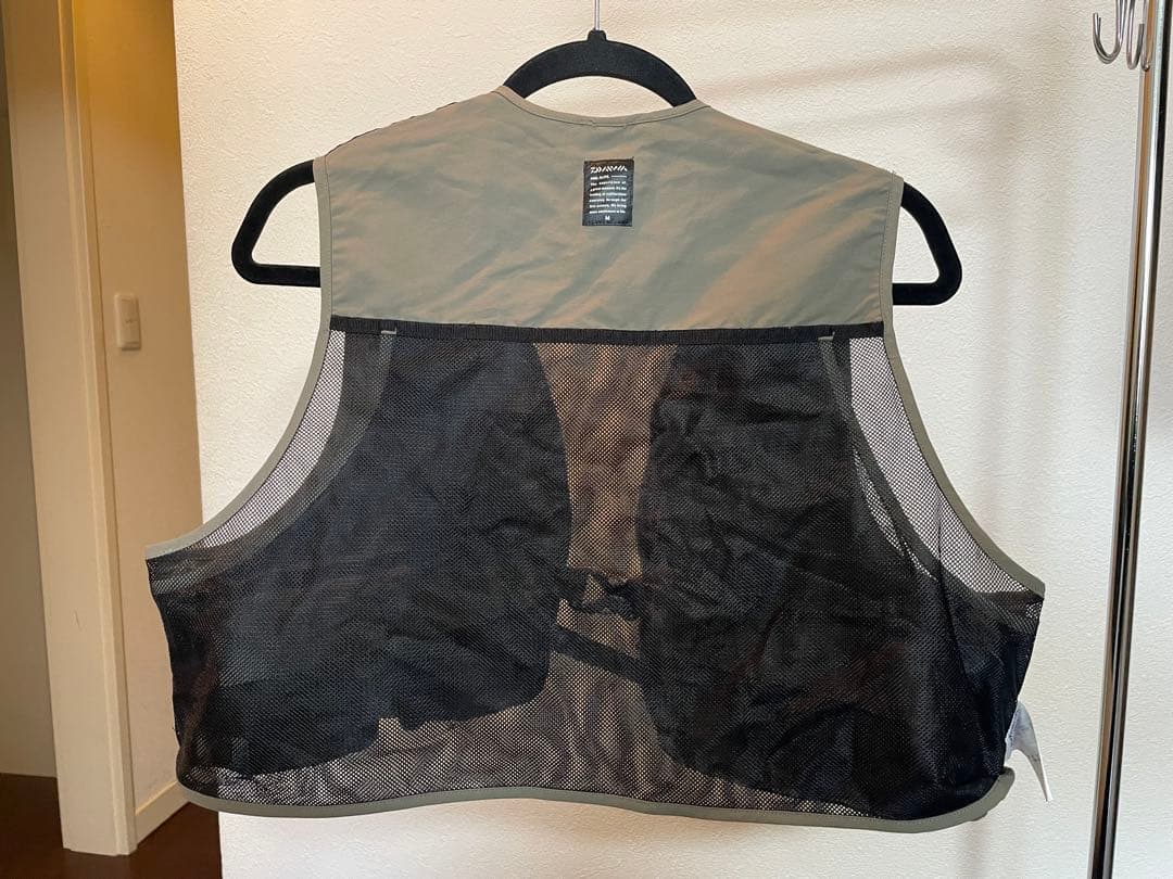 ほぼ未使用品　ダイワ　渓流ベストとキャップのセット