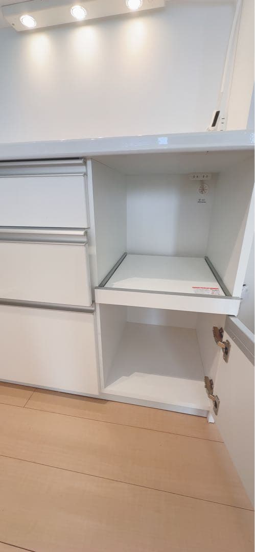 ニトリ　食器棚 LEDライト付き【栃木県　直接引き取りでお願いします】