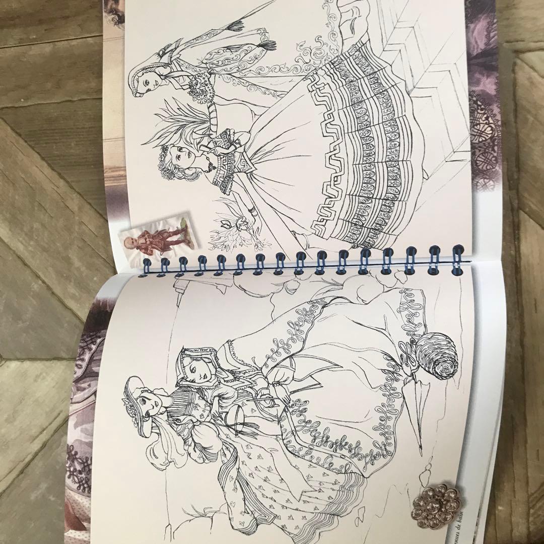 フランス　パリJe colorie 塗り絵 ベルサイユ宮殿　ドレス