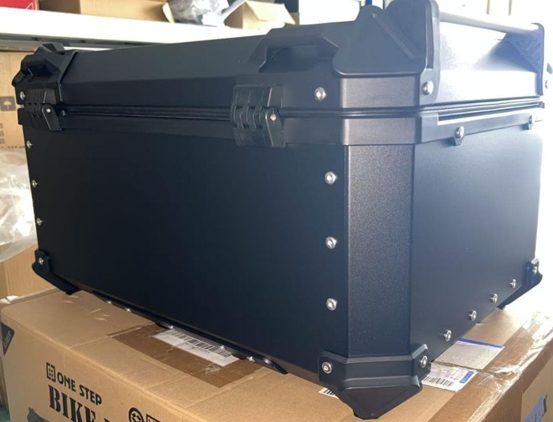 未使用中古美品 65Lバイクリアボックス アルミ制 ブラックT0213