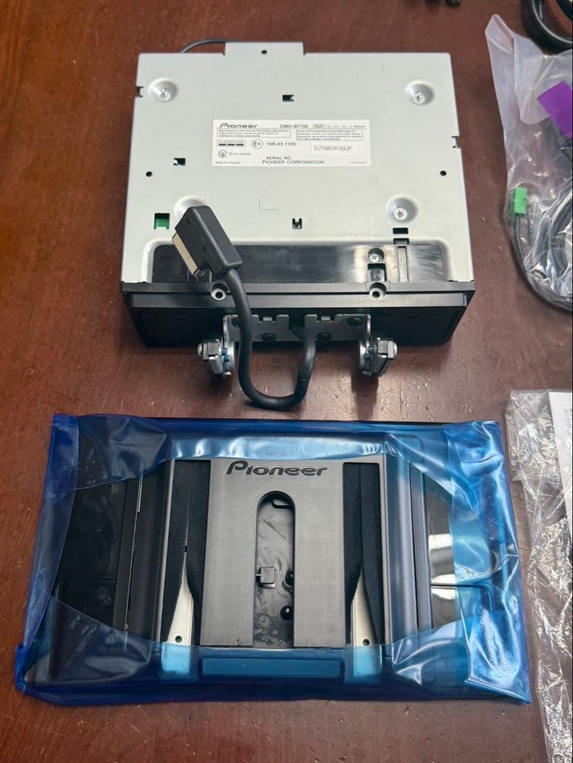 カーナビ Pioneer DMH-SF700