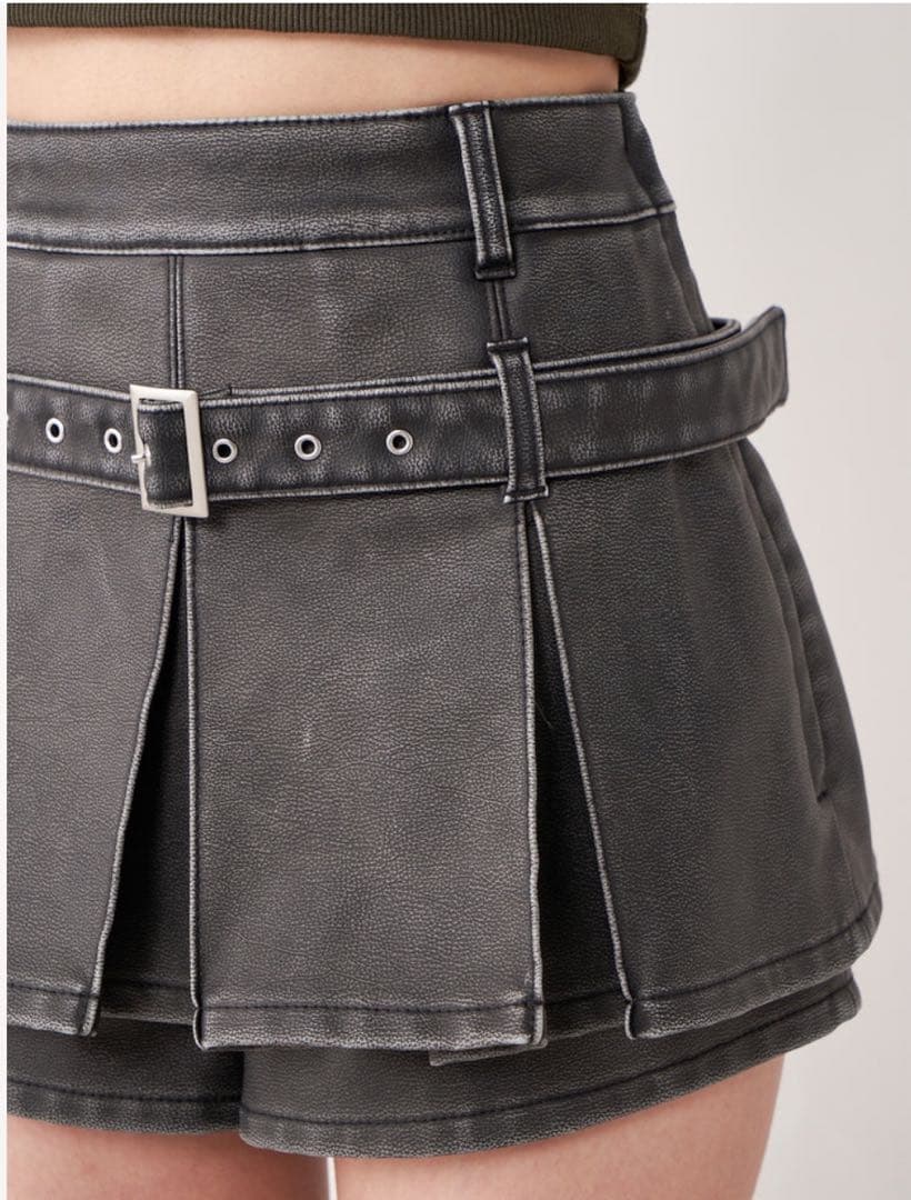 美品 Darich アンティークレザープリーツショートパンツ Sサイズ