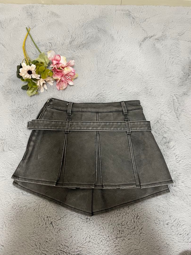 美品 Darich アンティークレザープリーツショートパンツ Sサイズ