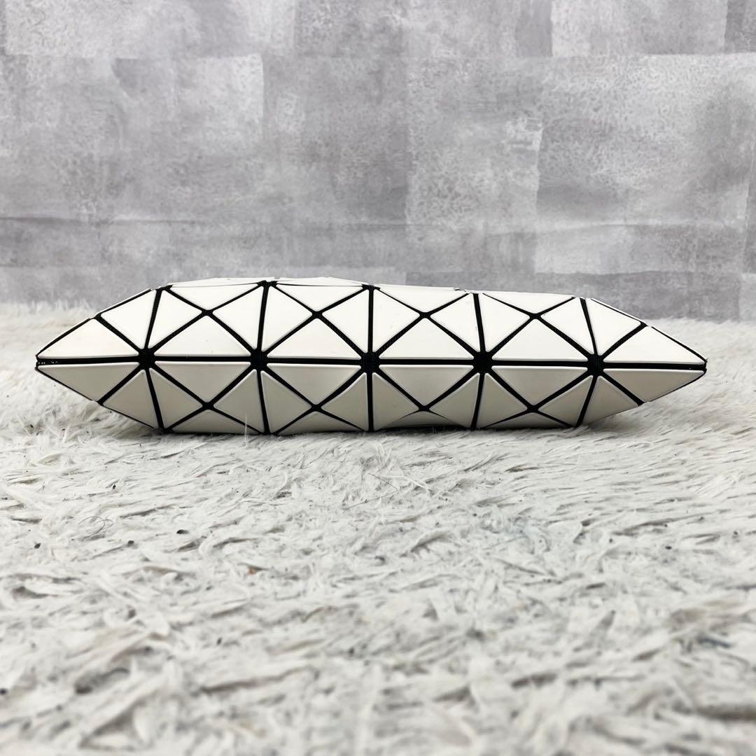 美品 バオバオイッセイミヤケ レザー ショルダーバッグ ファスナー ホワイト