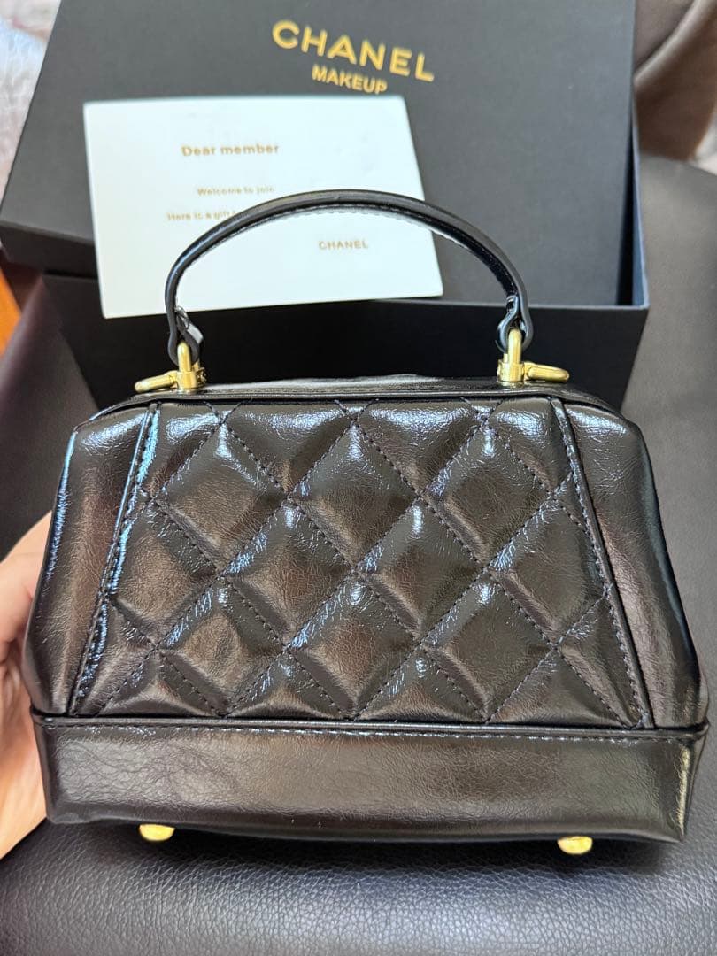 CHANEL ブラックレザーショルダーバッグ　ノベルティ