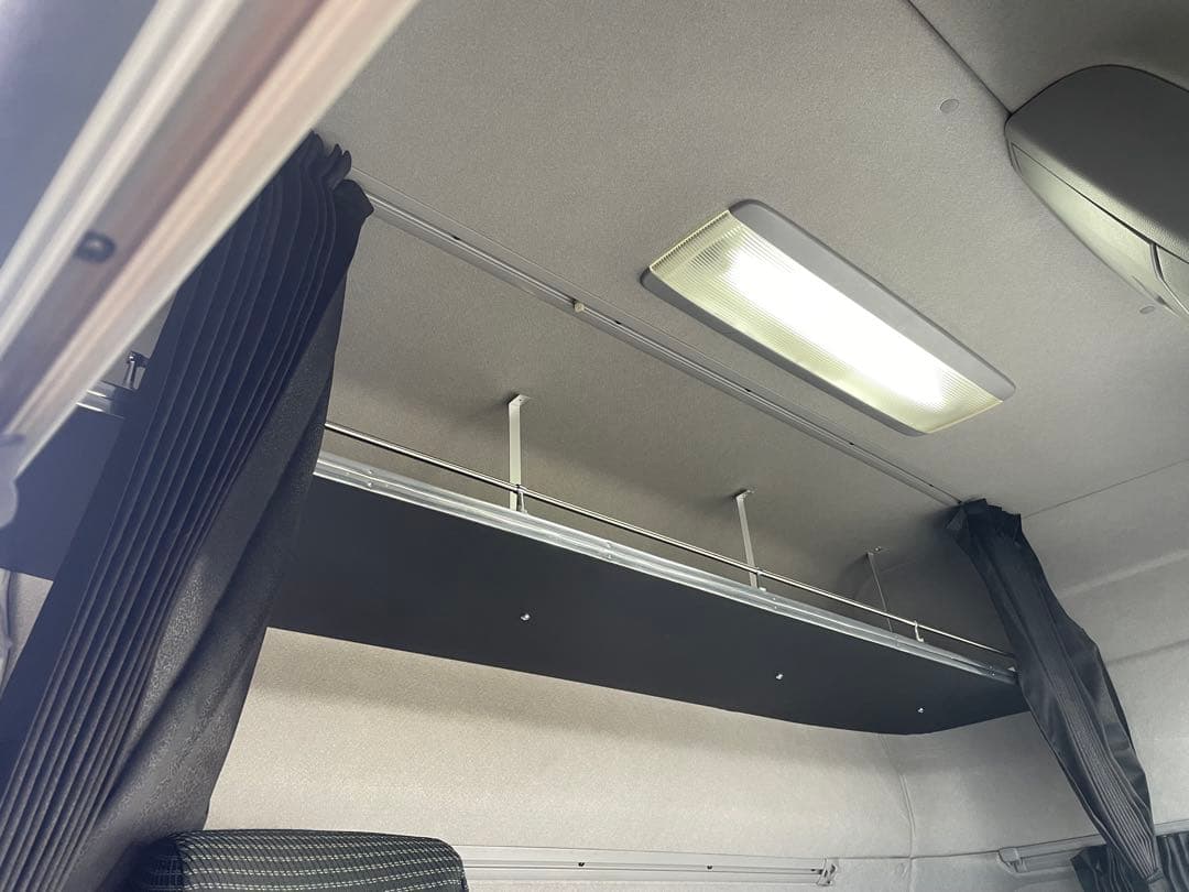 あきひろあきひろ‼️UDクオン　オーバーヘッドコンソール　寝台