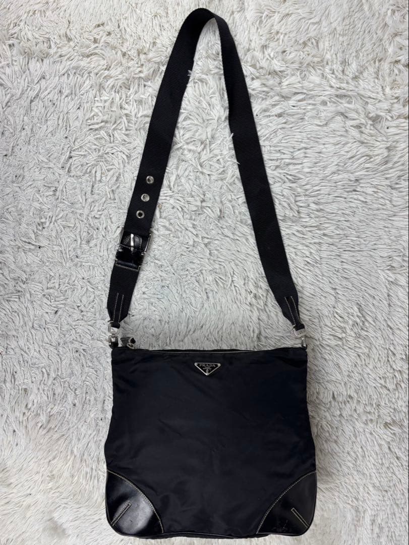 美品 PRADA ナイロン ショルダーバッグ 三角プレート 斜め掛け ブラック
