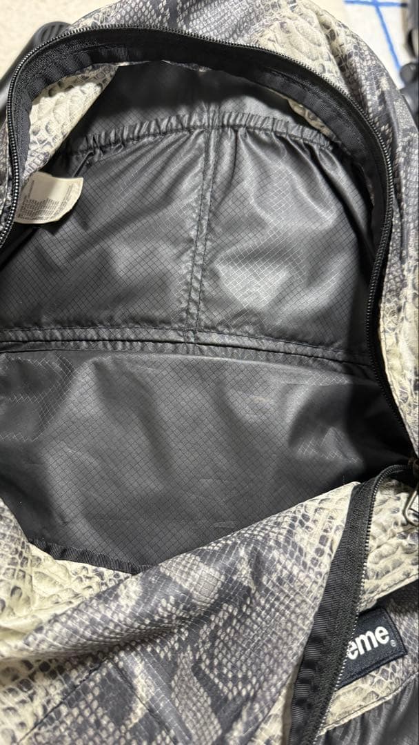 supreme リュック　バック　パイソン柄