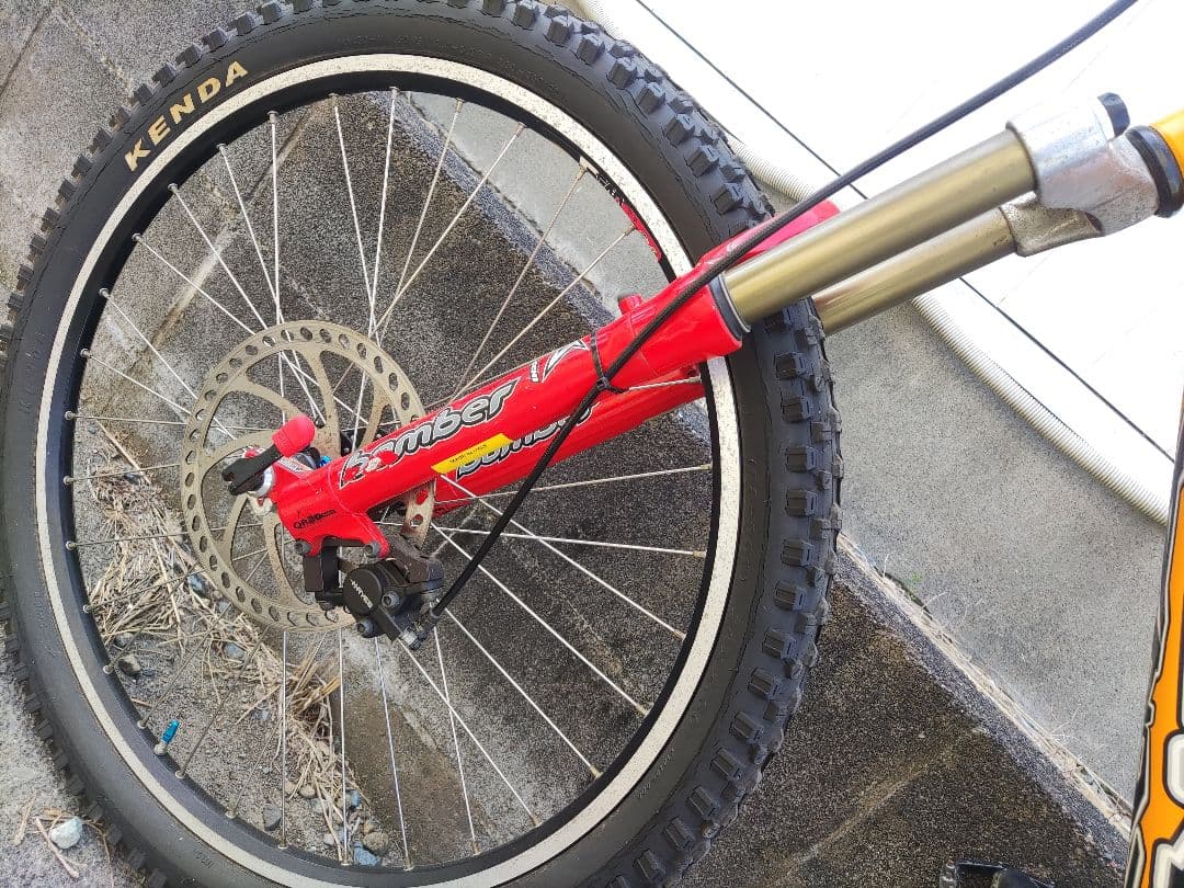 Kona マウンテンバイク カラーオレンジ/グリーン/レッド 26mtb