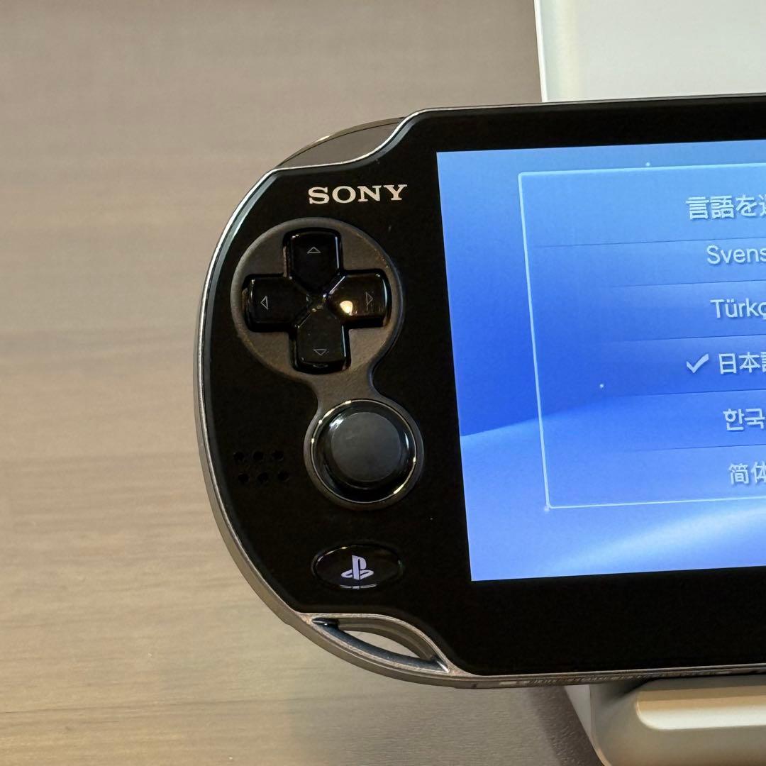 6-101【美品】PSVITA PCH-1100 クリスタル・ブラック