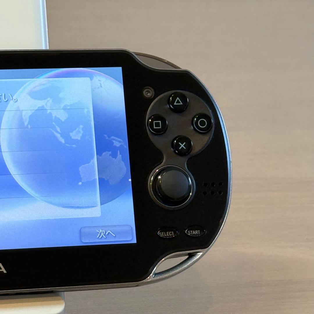6-101【美品】PSVITA PCH-1100 クリスタル・ブラック