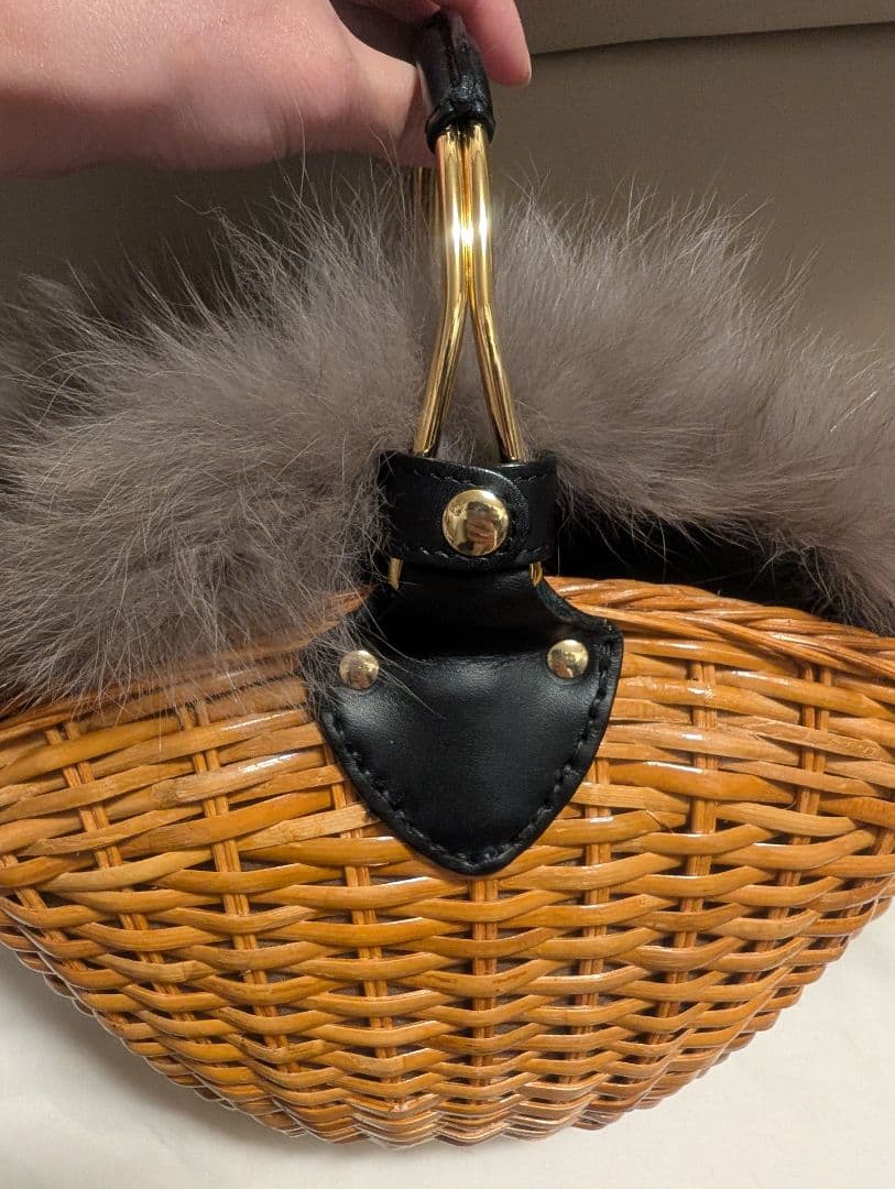 ヴィオラドーロ　ファー付きカゴバッグ