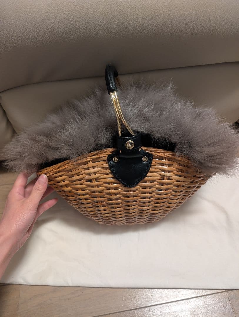 ヴィオラドーロ　ファー付きカゴバッグ