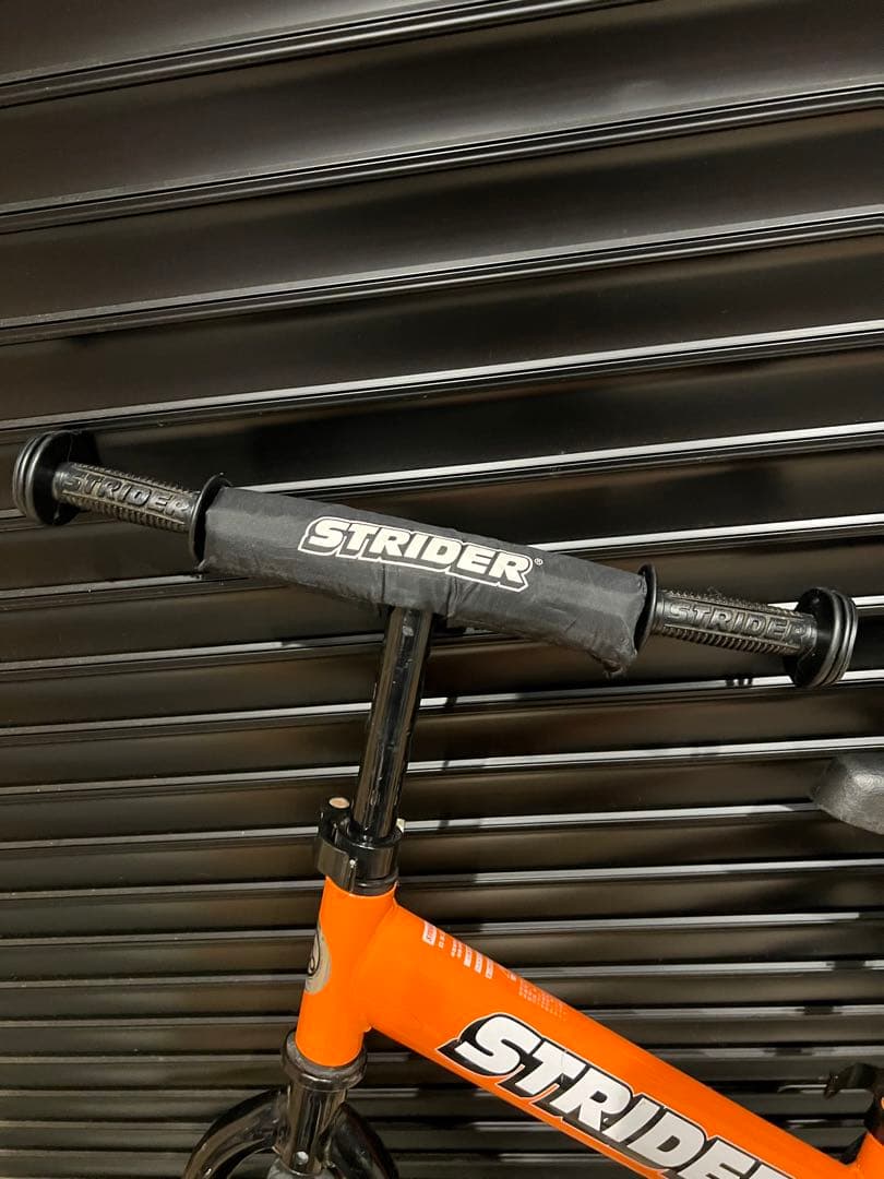 STRIDER バランスバイク オレンジ プロテクター付き