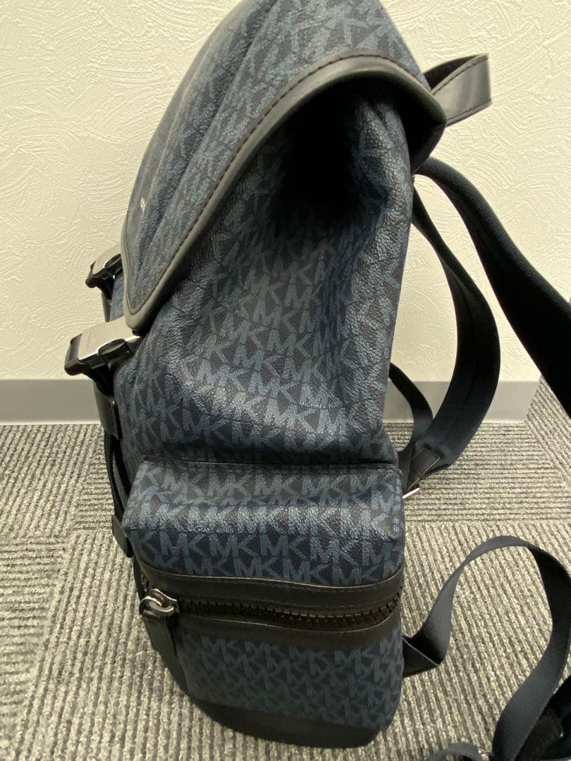 【タケシ】MICHAEL KORS　バックパック　ネイビー