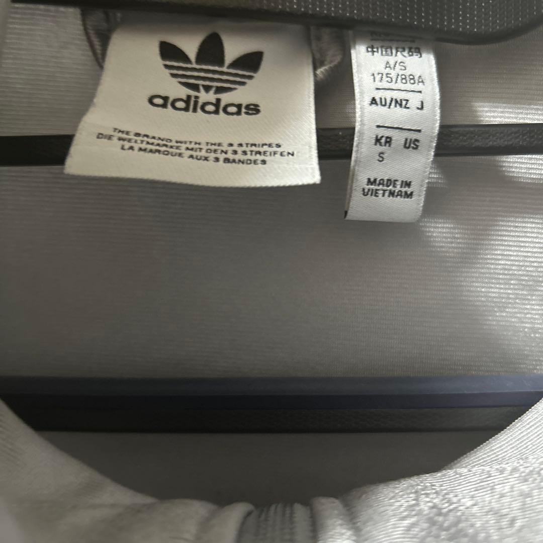 adidas シルバー ジップアップジャージ　上下 セットアップ
