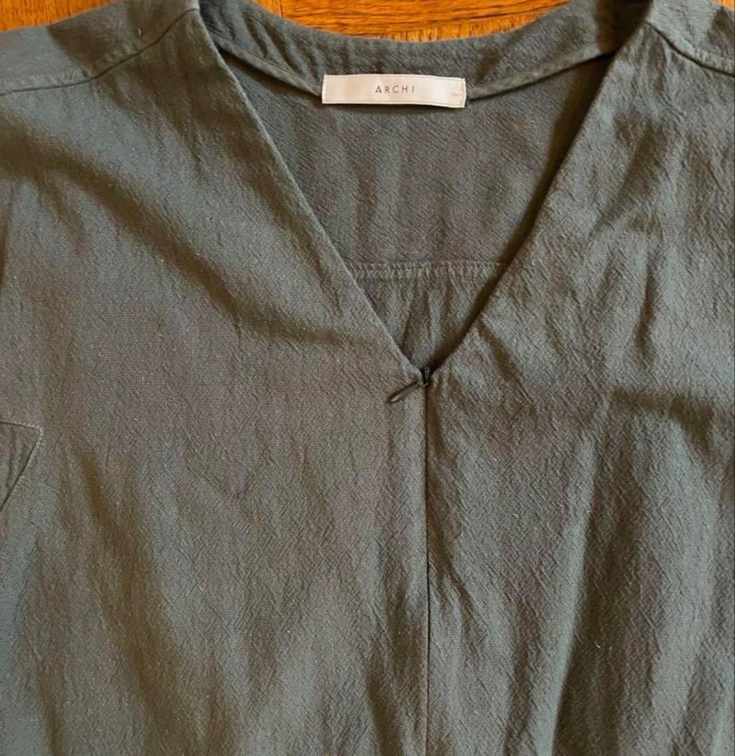 週末限定値下げ　Archi カーキ　ダークグリーン Vネック オールインワン