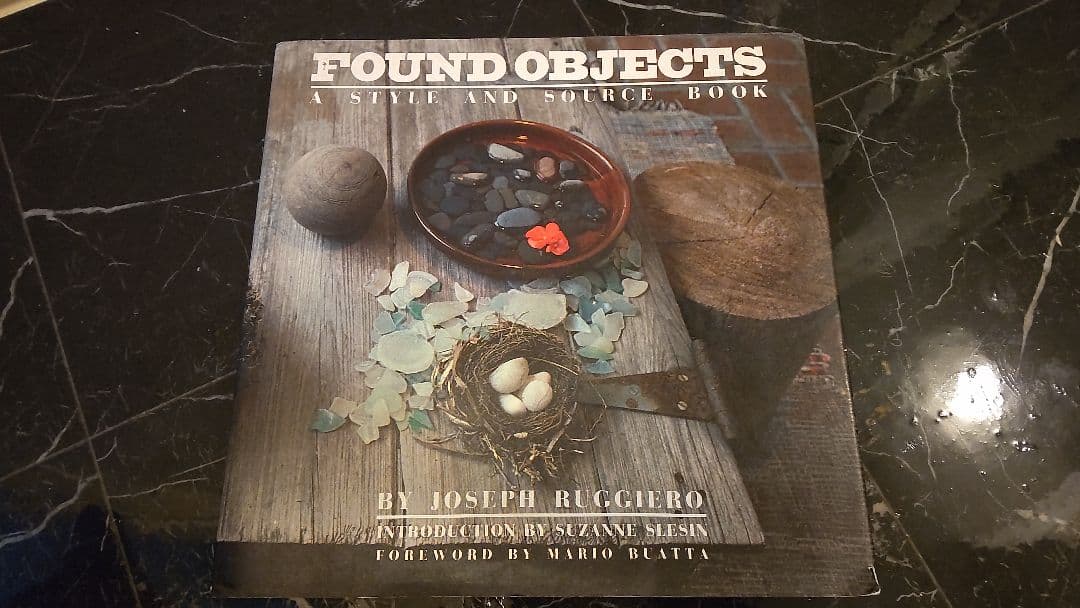デザイン系の洋書　FOUND OBJECTS ライフスタイル　写真集　英語