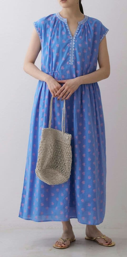 ヌキテパ【タグ付き新品】ドビーストライプフラワースリーブレスドレス