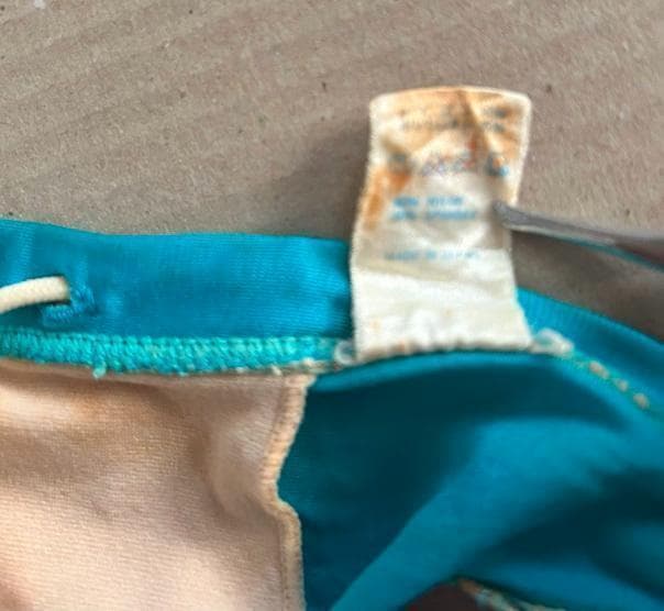 ★超カッコいいデザインとカラー！arena（アリーナ）製 競泳用水着（競パン）★