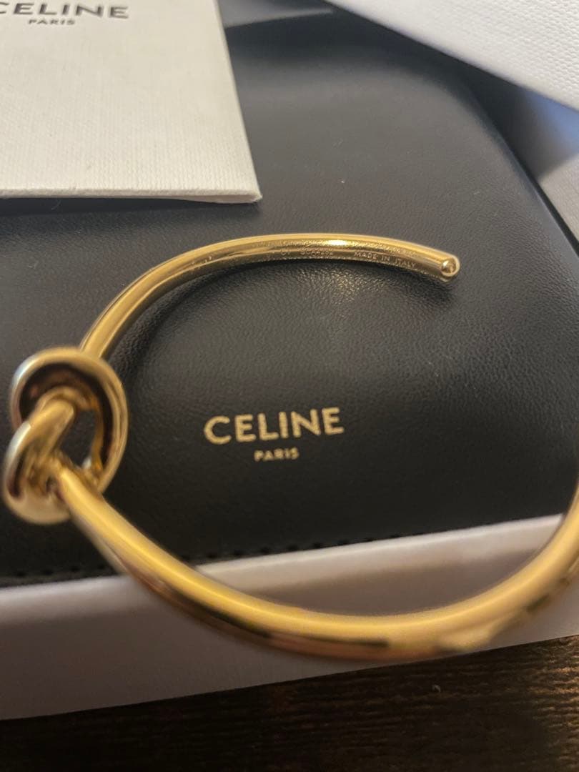 CELINE セリーヌ バングル　山田涼介　着用
