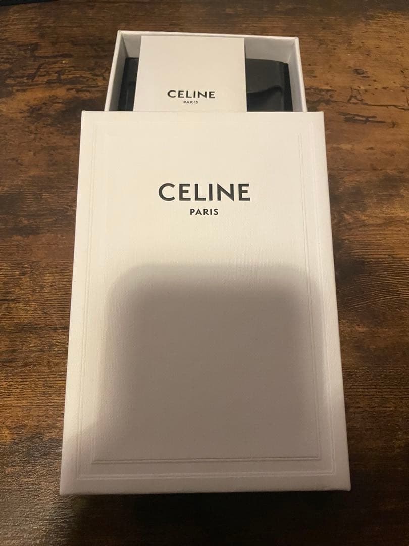 CELINE セリーヌ バングル　山田涼介　着用