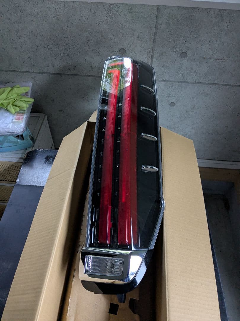 トヨタエスクァイア右テールライト