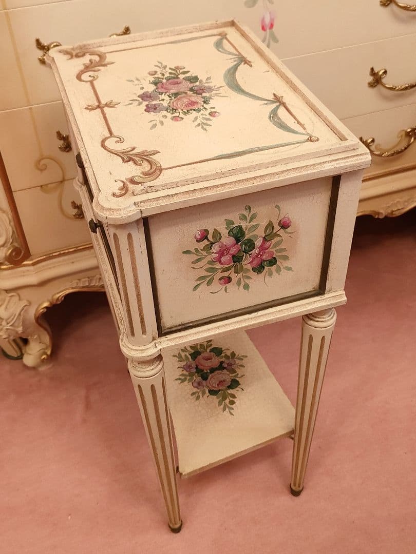 ☆フラワーモチーフのサイドテーブル・フランスアンティーク☆