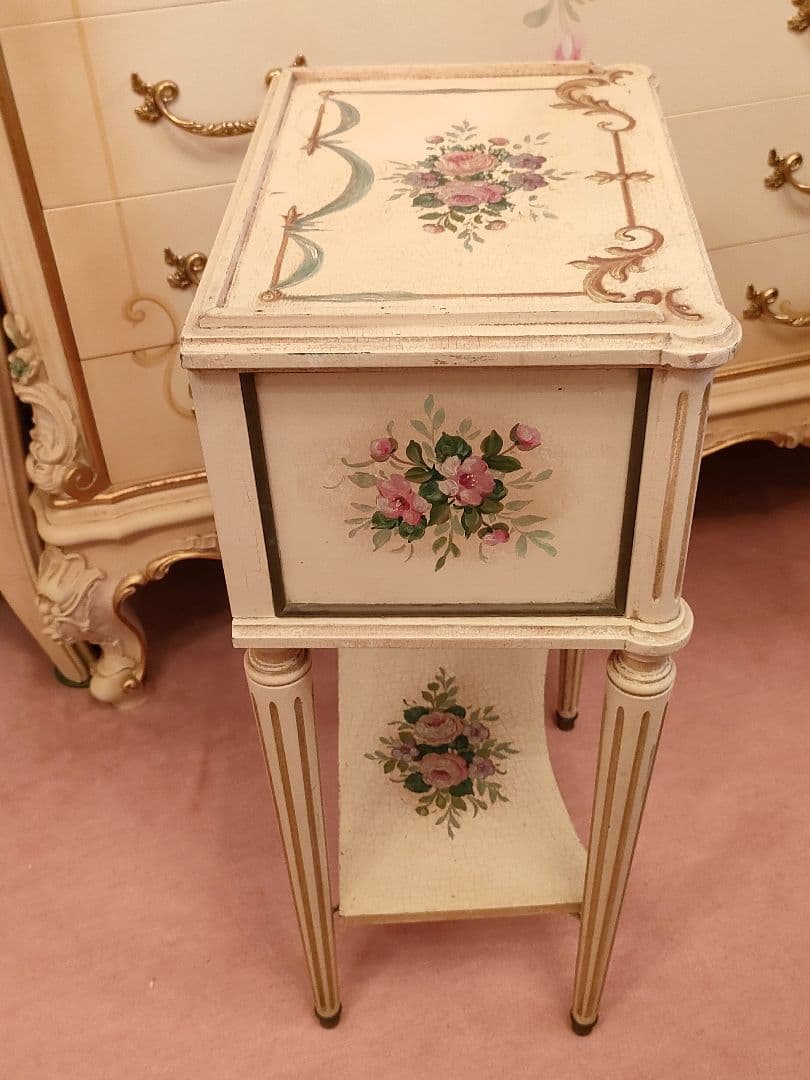 ☆フラワーモチーフのサイドテーブル・フランスアンティーク☆
