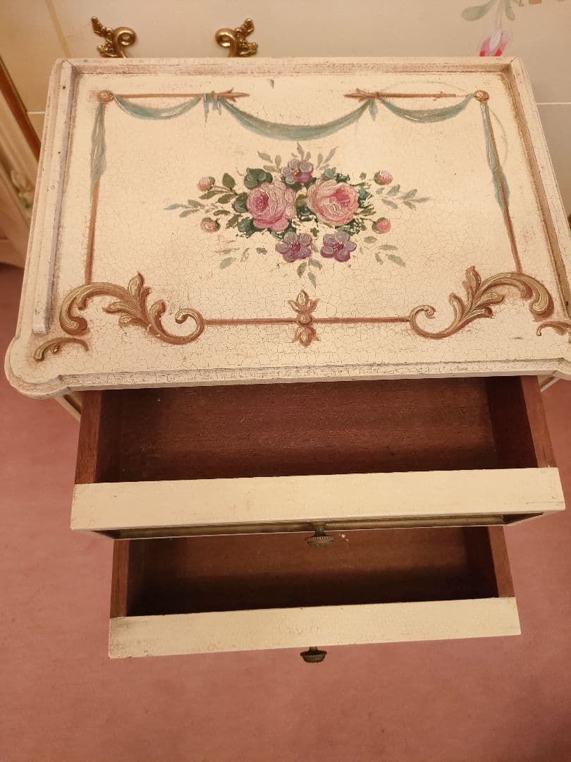 ☆フラワーモチーフのサイドテーブル・フランスアンティーク☆