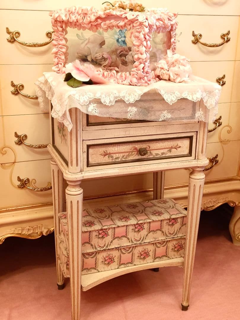 ☆フラワーモチーフのサイドテーブル・フランスアンティーク☆