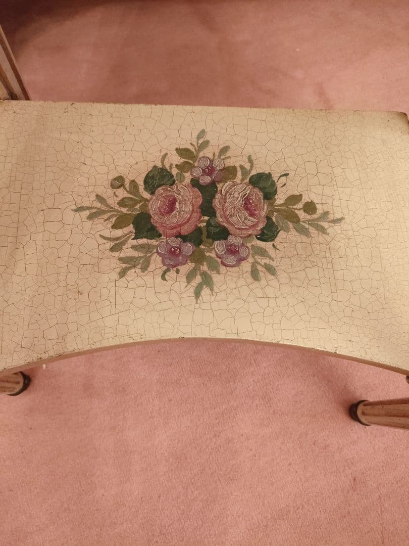 ☆フラワーモチーフのサイドテーブル・フランスアンティーク☆