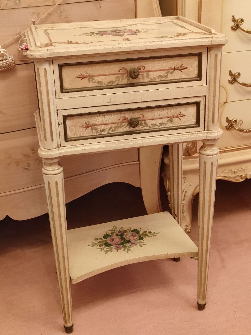 ☆フラワーモチーフのサイドテーブル・フランスアンティーク☆